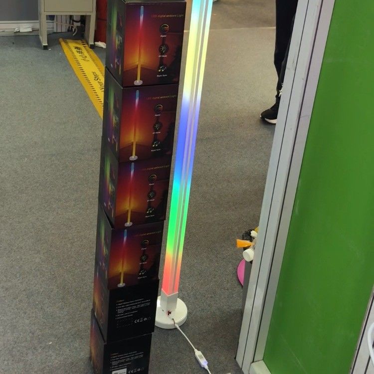 RGB LEDコーナーフロアランプ ホーム.ホテル.照明 現代のリビングルームのための装飾機能