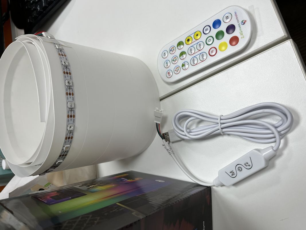 RGB LEDコーナーフロアランプ ホーム.ホテル.照明 現代のリビングルームのための装飾機能