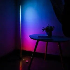 スマートホーム寝室用のカスタム・アトмосфераWiFiアプリとリモコン LEDフロアランプ