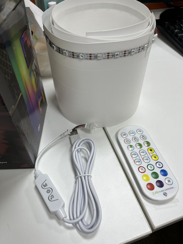 WiFiアプリ制御コーナーフロアライト 暗くなるレインボーLEDと音のリズム