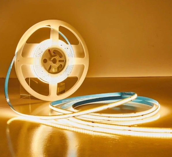 省エネ IP20 COB LED ストライプライト 8mm PCB 800lm 光流量を持つメートルあたり300チップ